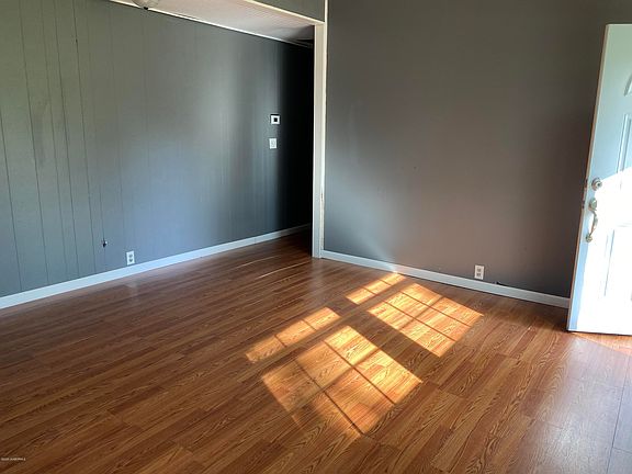 3rd image of 113 Elm Ave