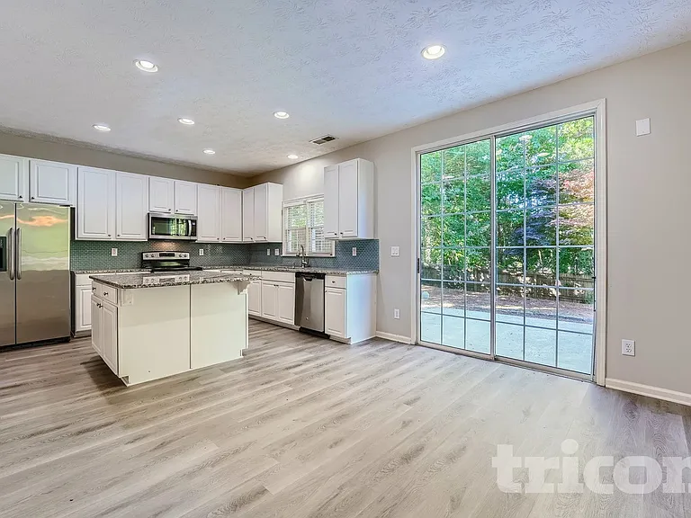 3433 Palm Cir NW — Photo 8