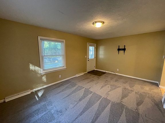 3rd image of 1530 Valley Ave NW