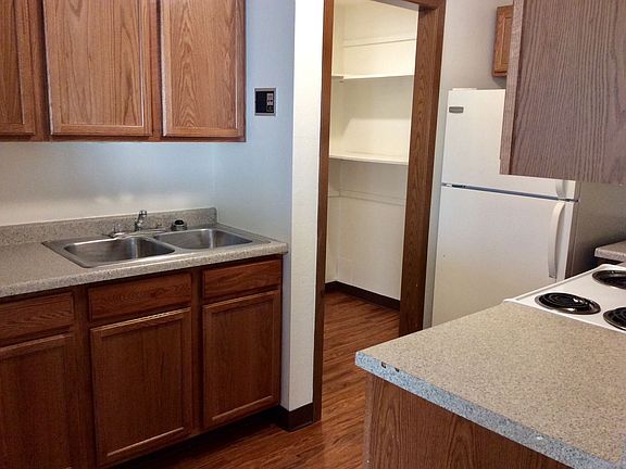 3rd image of 223 13th Ave W APT 6