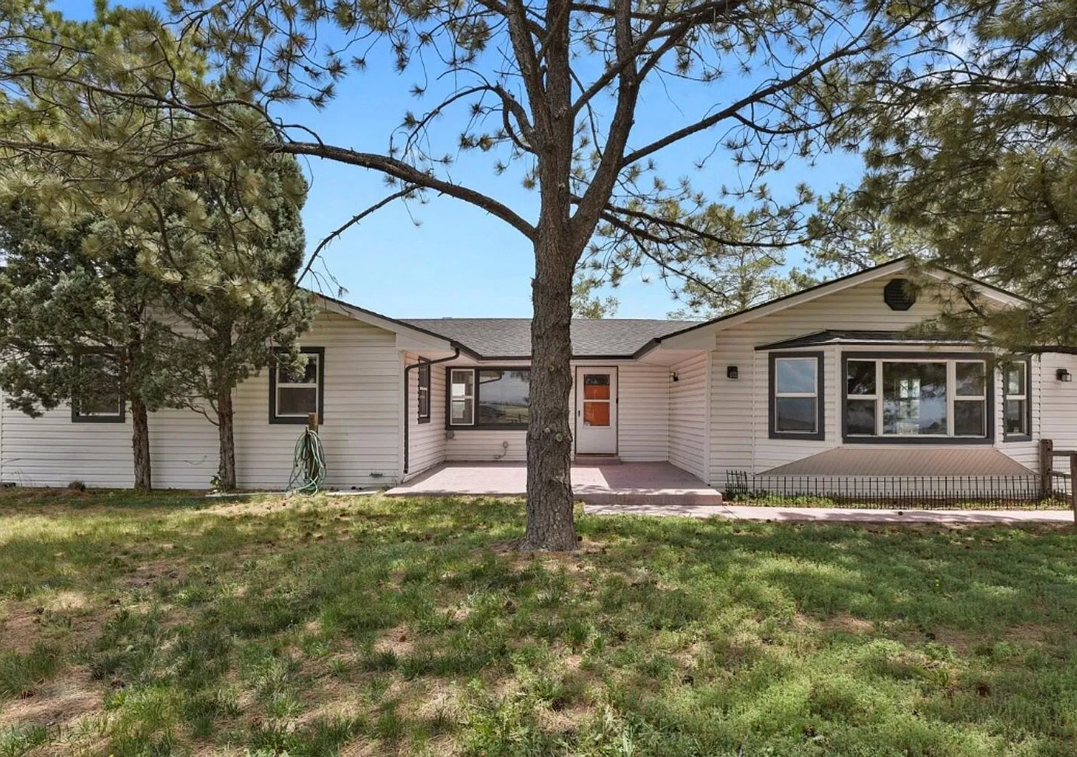 Grand View Estates - 3bd 2ba 2 Acres Lot — Photo 1