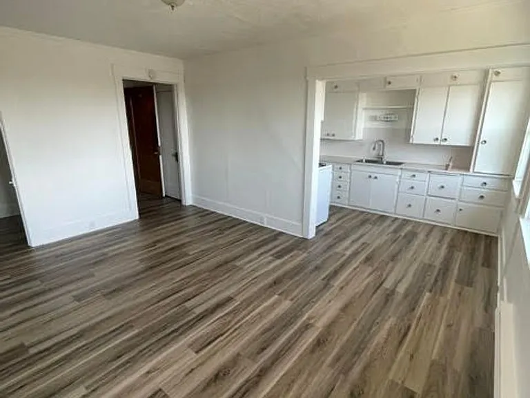 435 -Keystone Apartments — Photo 12