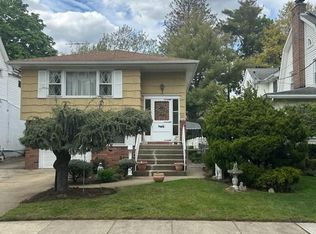 30 Malverne Avenue, Malverne, NY 11565