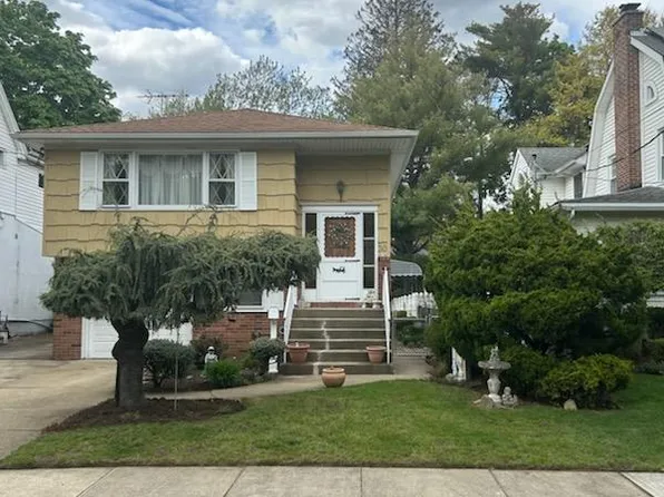30 Malverne Avenue, Malverne, NY 11565