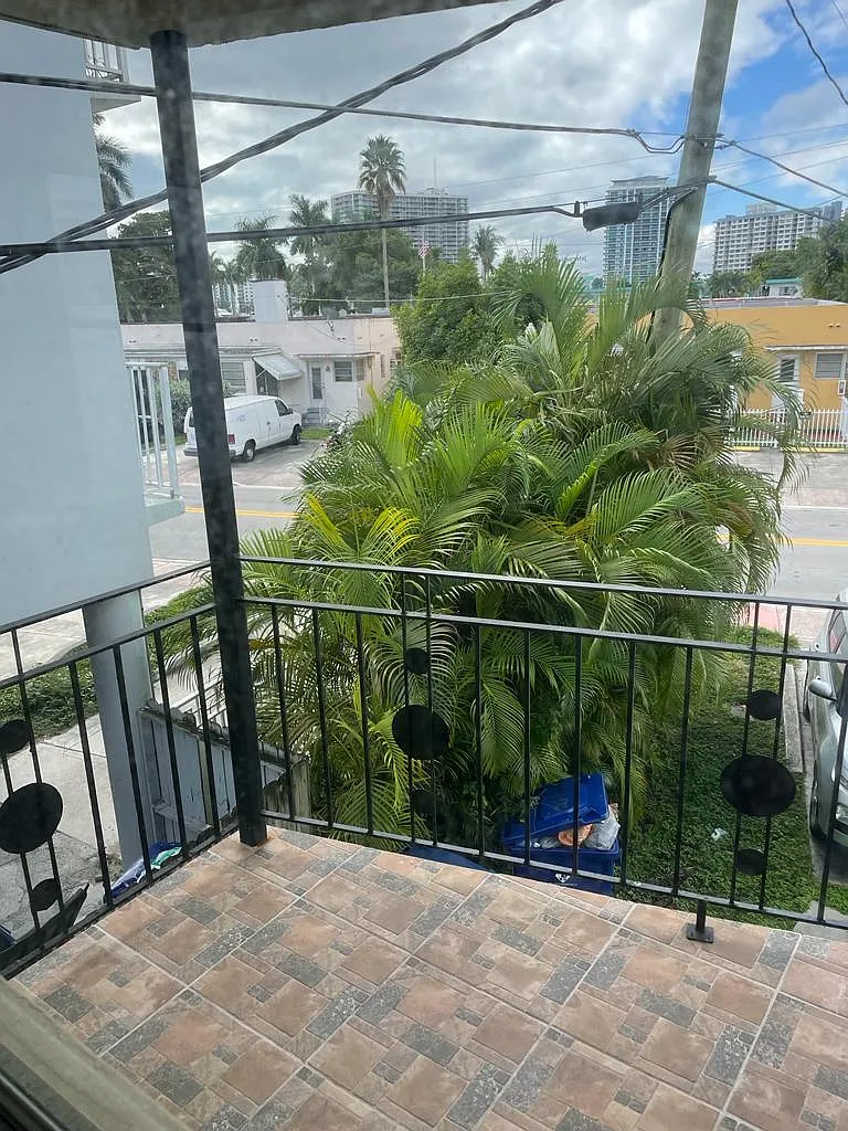 2121 Biarritz Dr — Photo 4