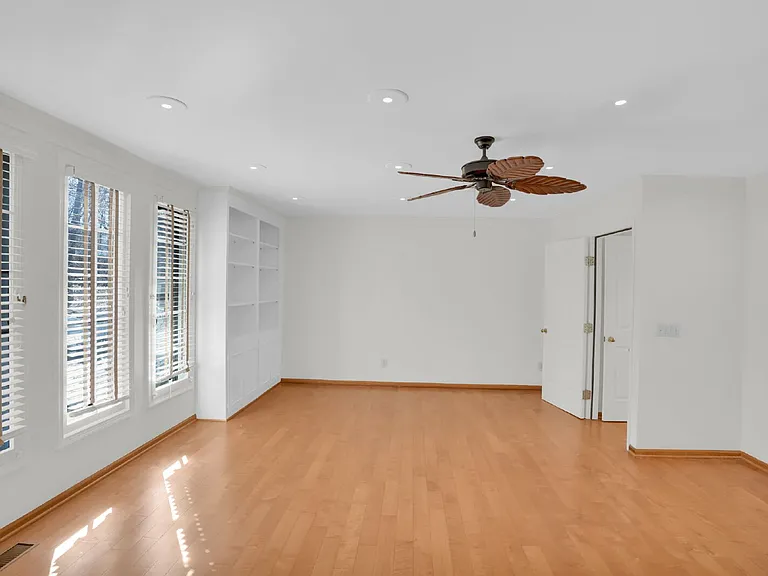 408 Wilby Dr — Photo 41