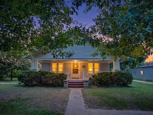 538 W 5th St, Chapman, KS 67431