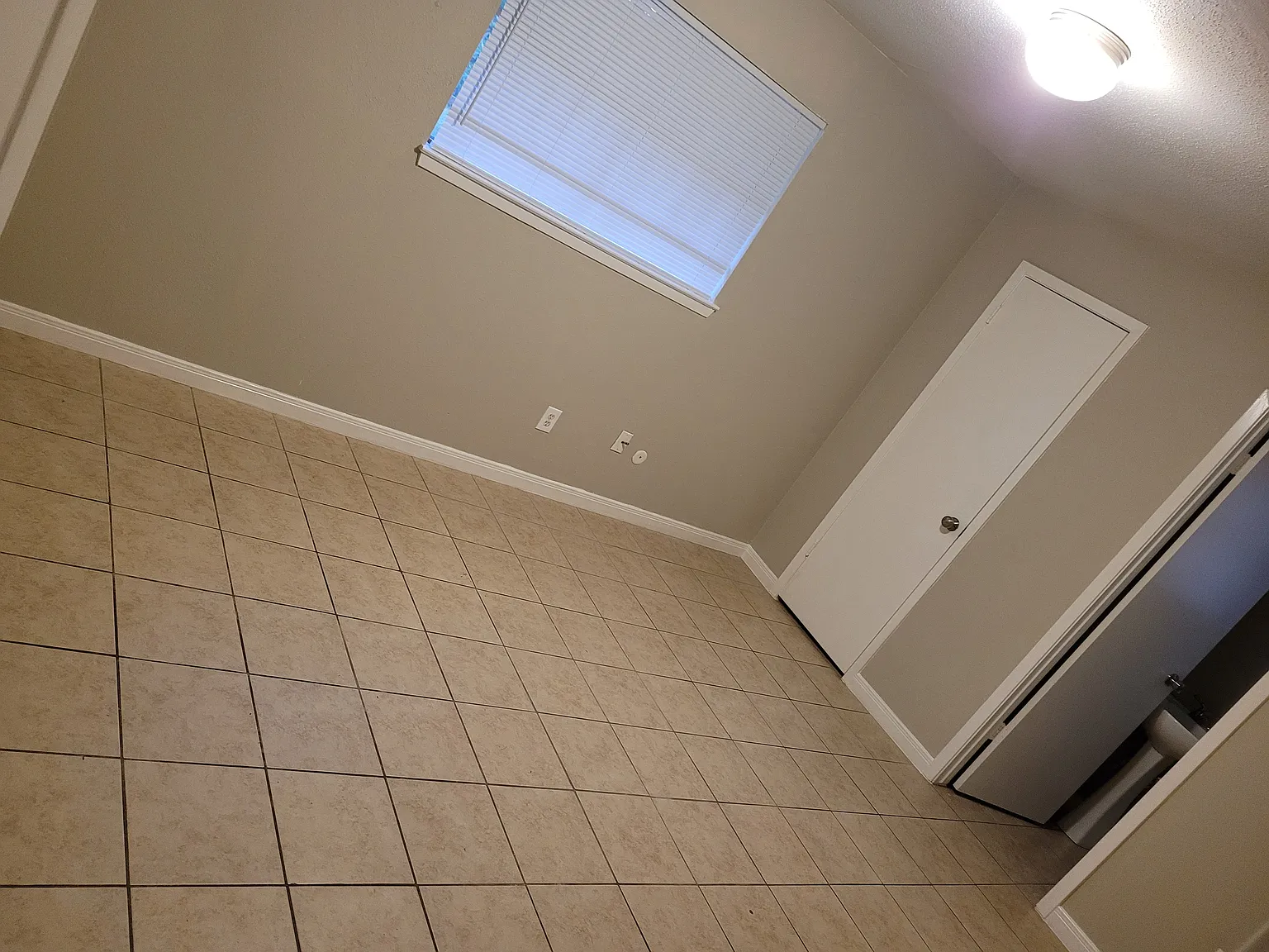 3 bed, 1.5 bath, 1497 sqft, $1,600 — Photo 2