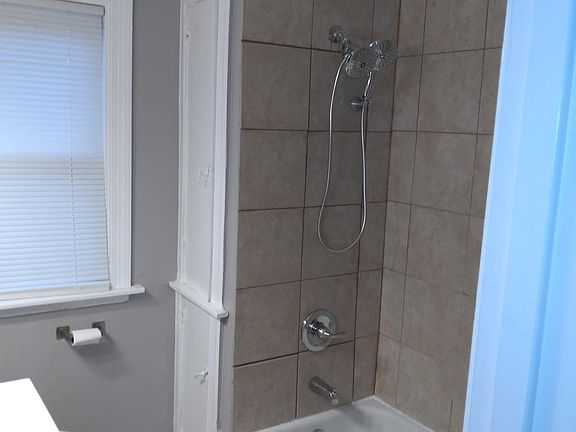4th image of 568 Douglas Ave #3