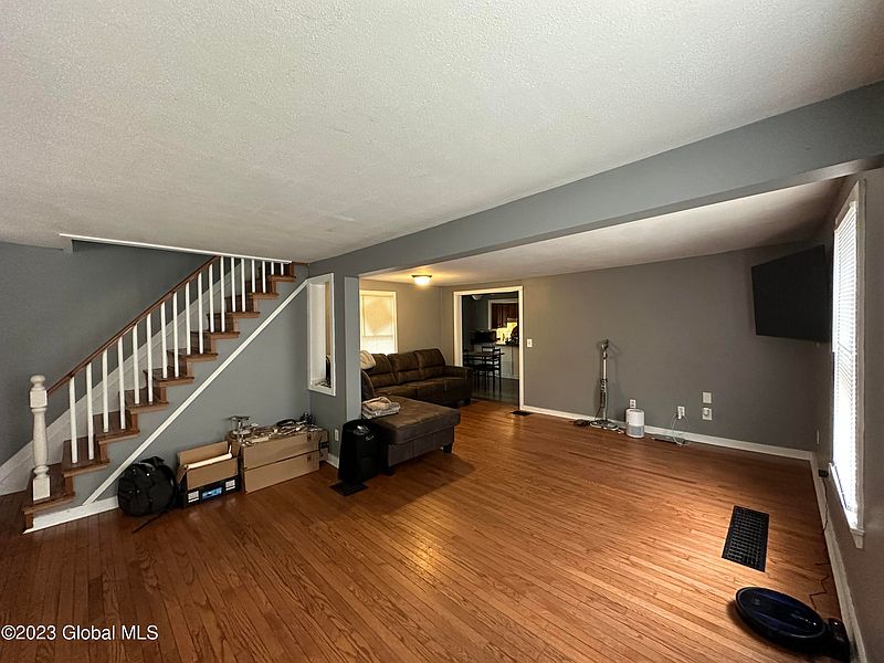 4th image of 60 Hudson Avenue