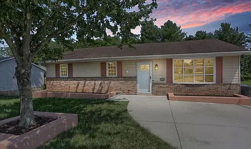 1140 Loop Dr Photo 1
