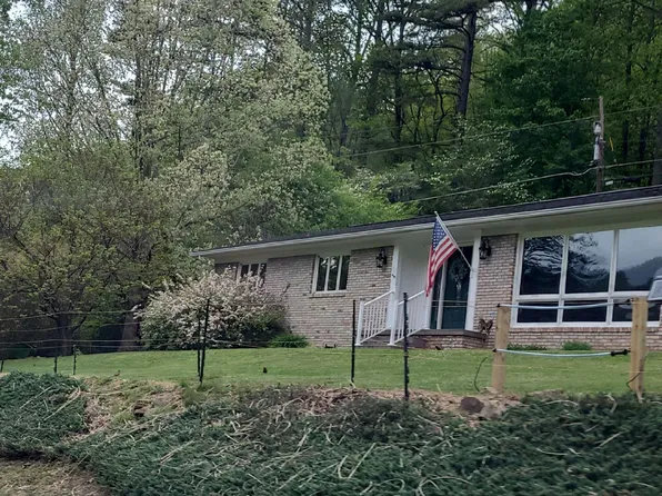 5409 Wedgewood Dr, Big Stone Gap, VA 24219