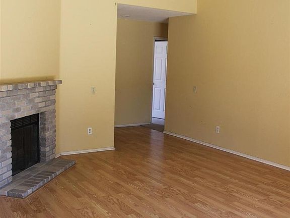 3rd image of 118 Riverbank Ln