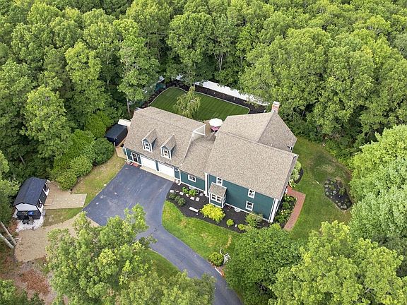 2nd image of 31 Quaker Village Lane