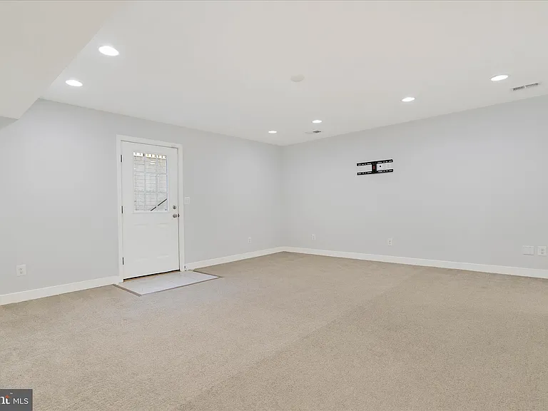 132 Pineview Ave #B — Photo 37