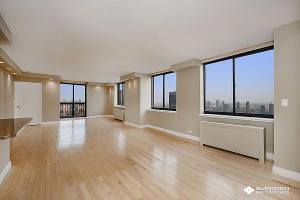 Rented by Sumitomo Real Estate Sales | media 2