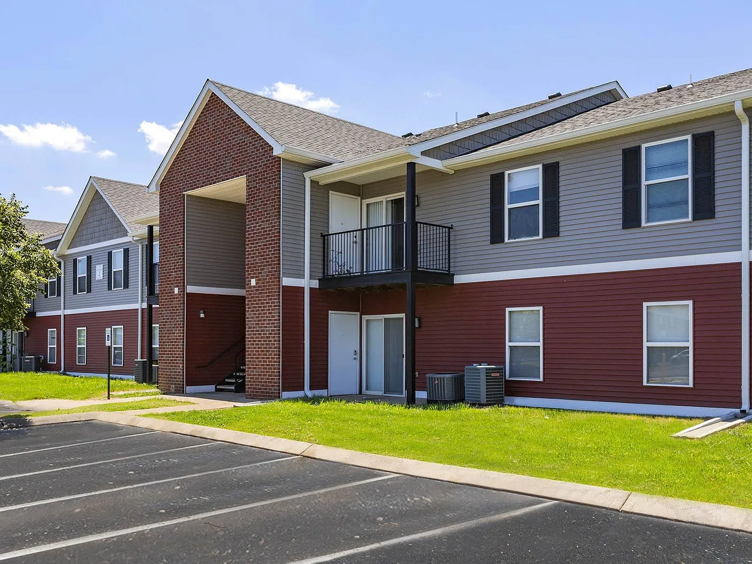 Chariot Pointe Apartments — Photo 4