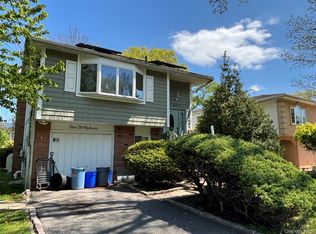 537 Lakeway Drive, West Babylon, NY 11704