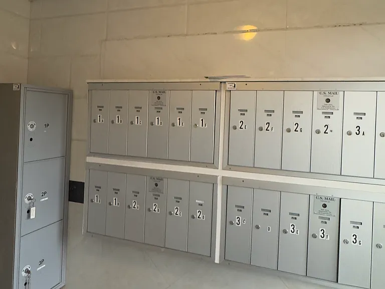 FOR RENT BY OWNER | Fresh Meadows | 2BR / 2BA | In-Unit W/D

__ 75-48 Parsons Blvd #1B, Fresh Meadows, NY 11366