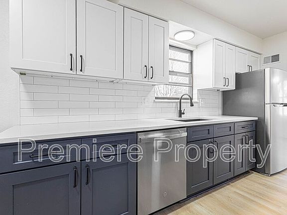 5th image of 705 NW Buckingham Pl