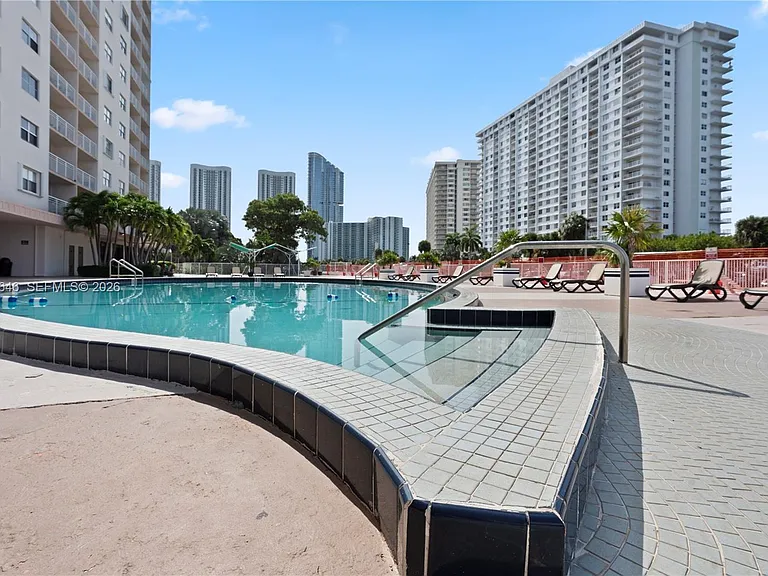 400 Kings Point Dr #606 — Photo 27