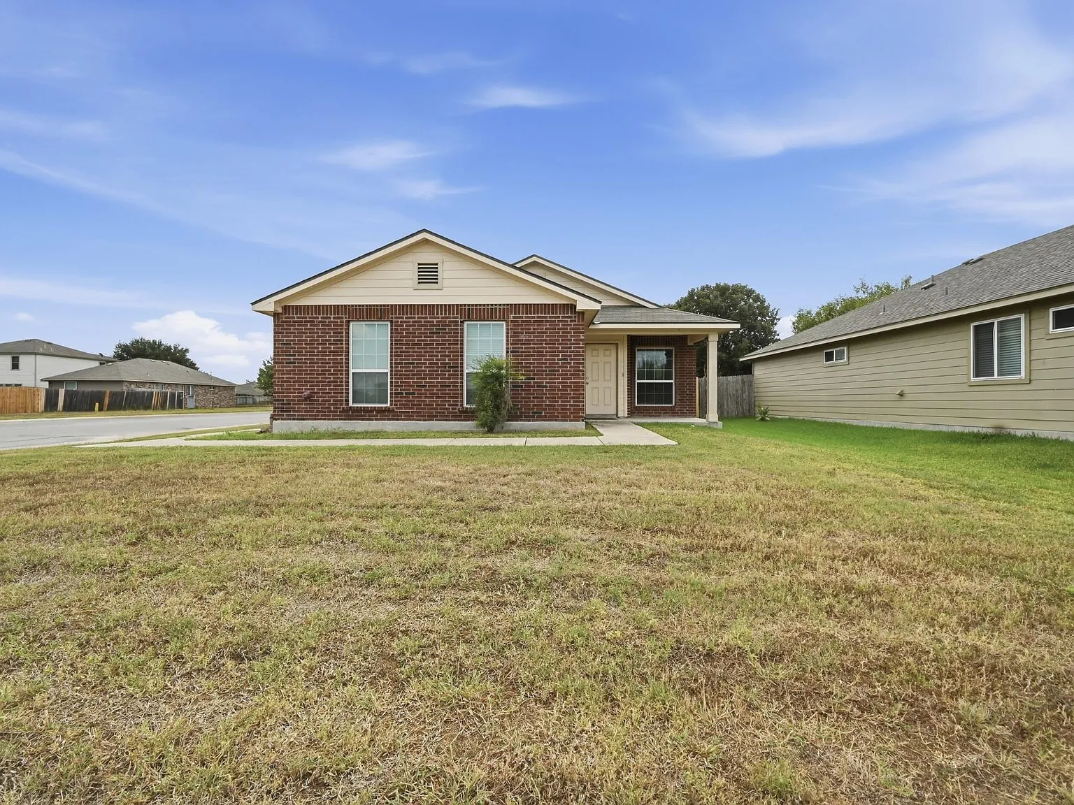 3 bed, 2.0 bath, 1179 sqft, $1,850 — Photo 2