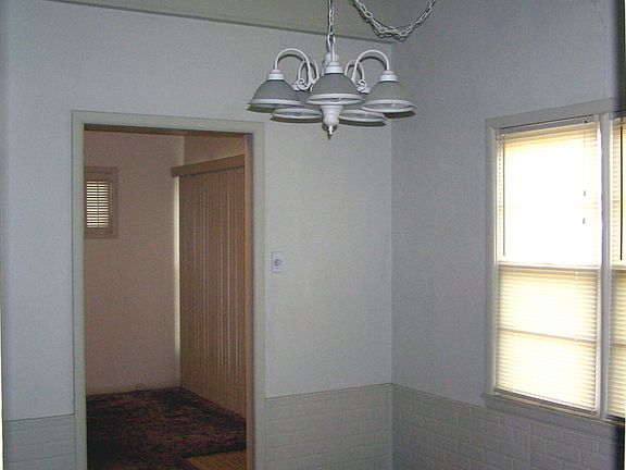 Dining Room 11'5 x 10'