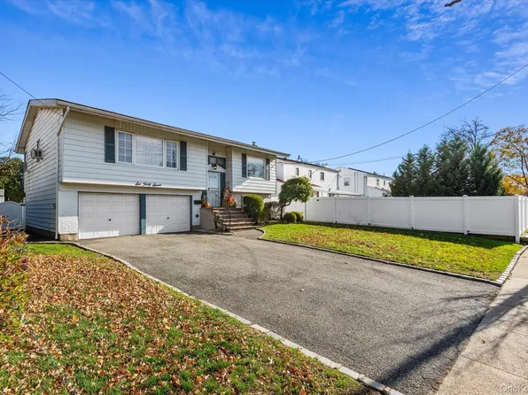 647 Seamans Neck Road, Seaford, NY 11783