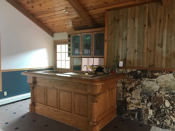 Game room & wet bar