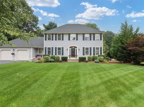 54 Village Cir, Taunton, MA 02780