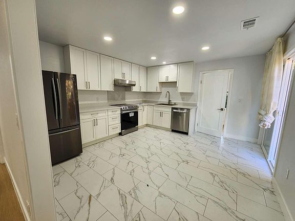 5th image of 103 Amherst Ave