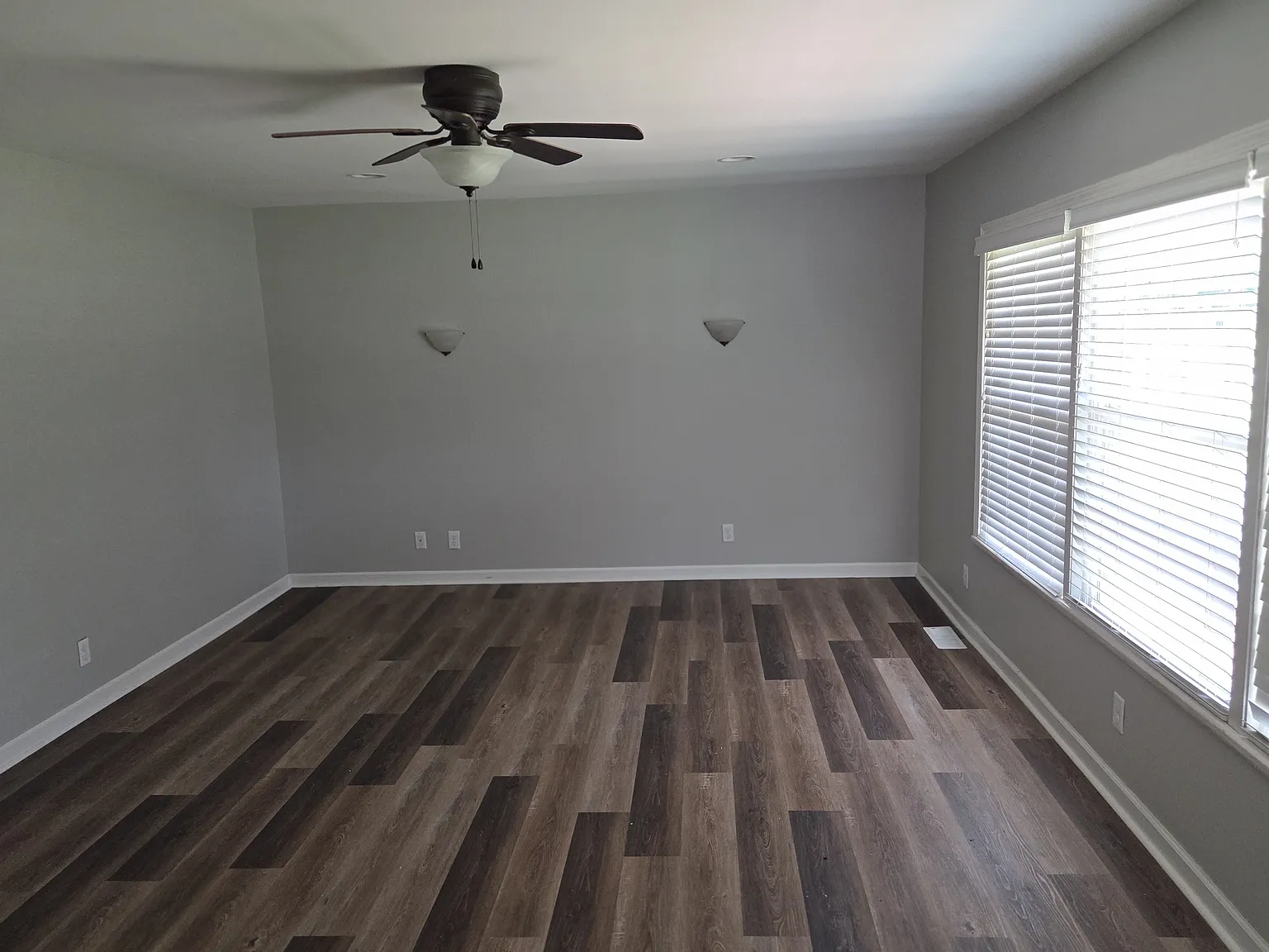 3 bed, 1400 sqft, $1,650 — Photo 2