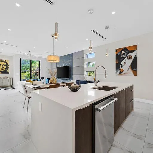 1058 N Victoria Park Rd — Photo 23