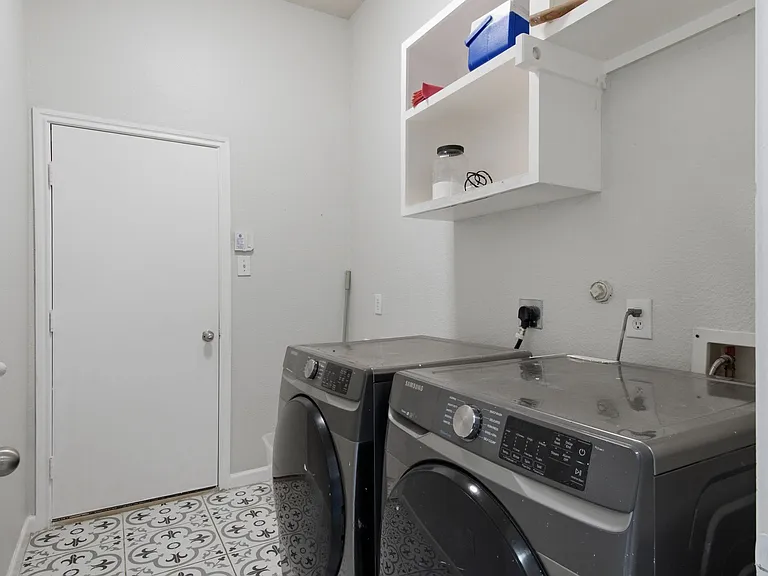 9309 Stonewood Dr — Photo 47