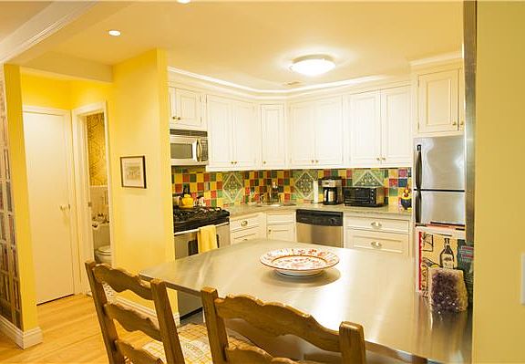 5th image of 126 E 16th St APT 1A
