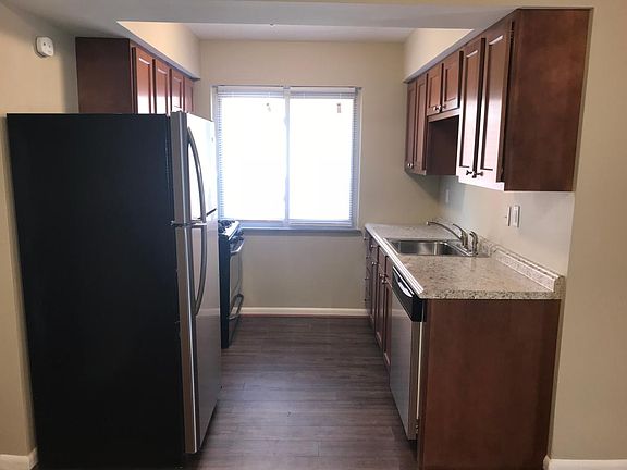 5th image of 3147 Auten Ave