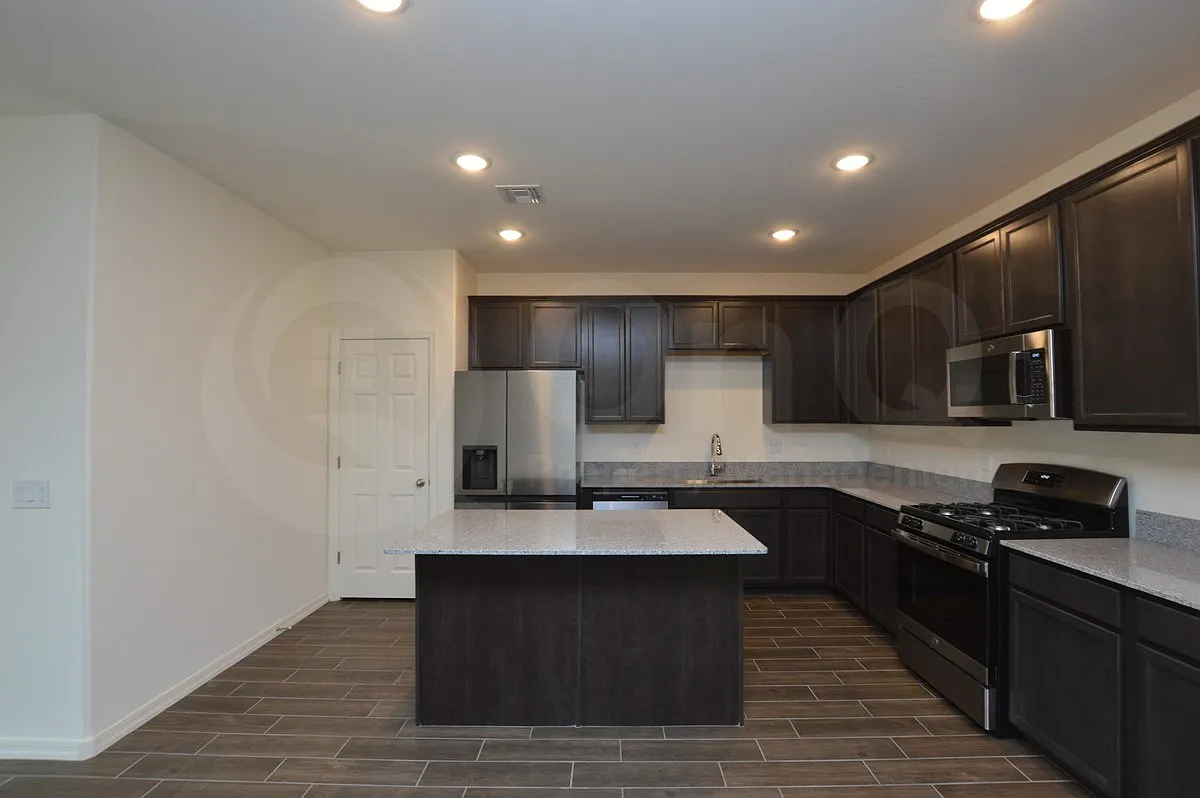 4 bed, 2.0 bath, 1804 sqft, $1,799 — Photo 3