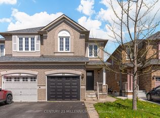 16 Penguin Ln, Brampton, ON L6R2C1