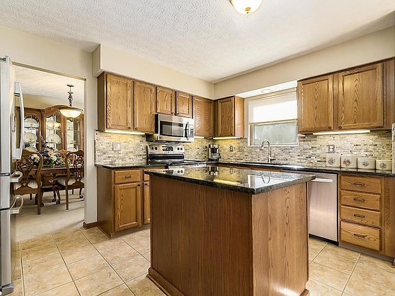 5th image of 163 W Hull Dr