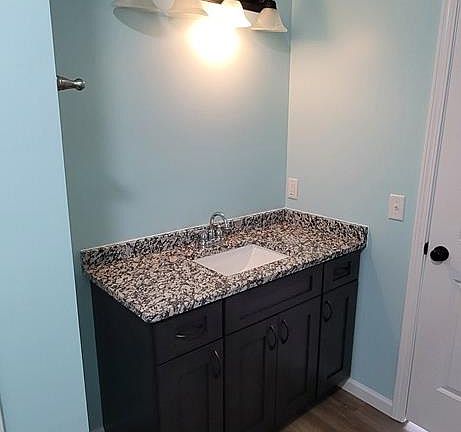 5th image of 921 Evergreen Ln