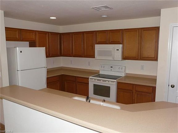 4th image of 3138 NE 15th Ave