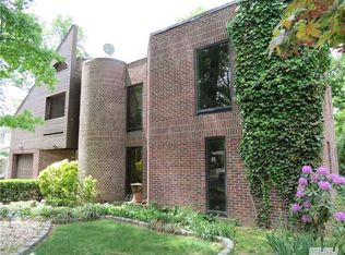 64 Plymouth Rd, Great Neck, NY 11023