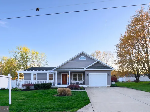 1535 Ridgely Dr, Edgewater, MD 21037