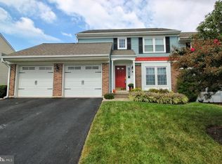 8 Green Meadow Ct, Newark, DE 19711