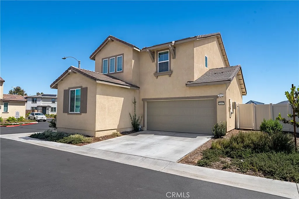 4 bed, 3.0 bath, 1856 sqft, $3,500 — Photo 2