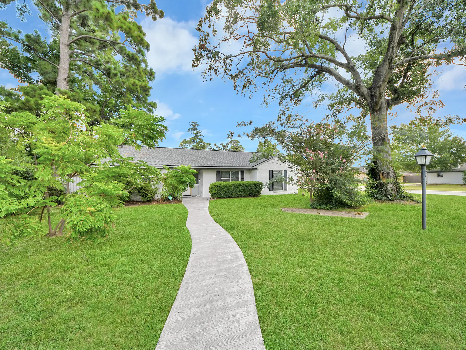 4 bed, 2.5 bath, 2000 sqft, $6,800 — Photo 3