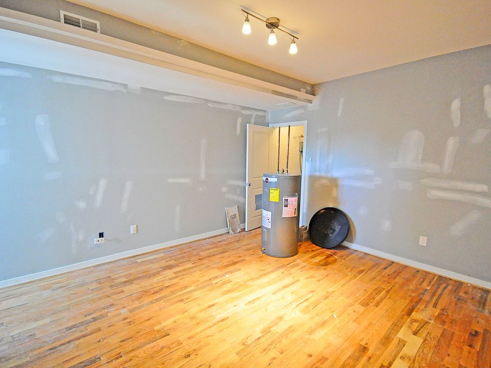 2nd image of 533 N Budd St #402