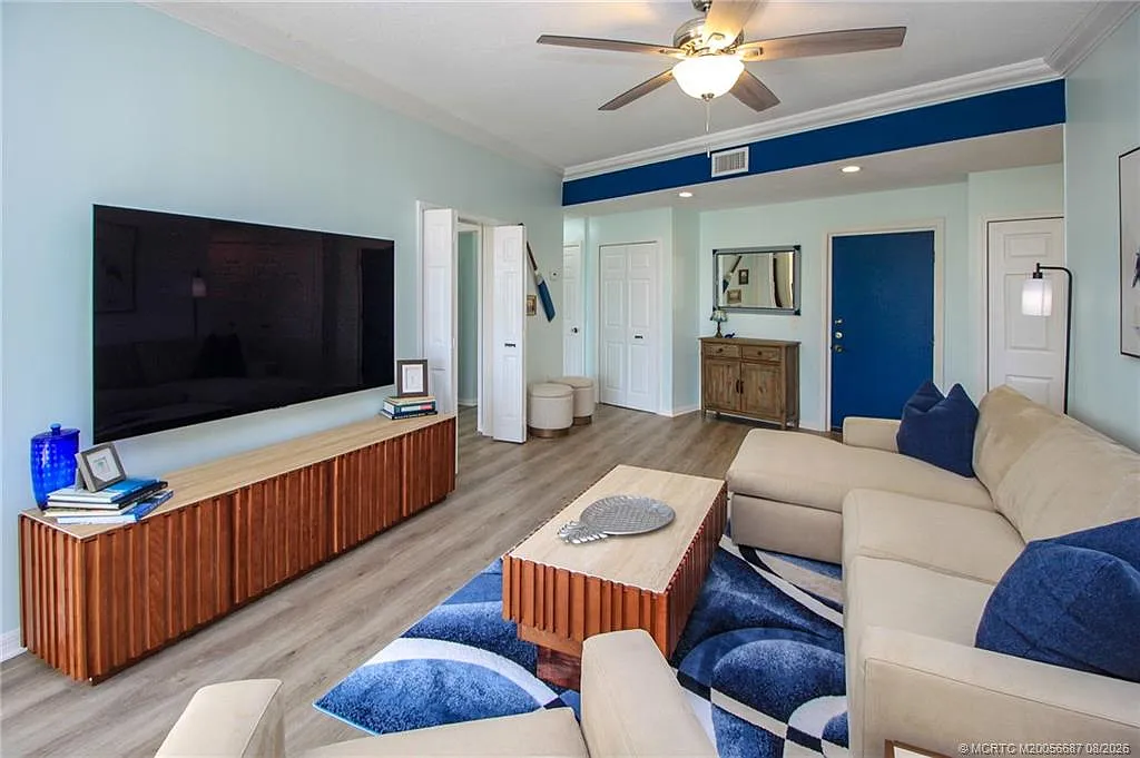 2 bed, 2.0 bath, 1647 sqft, $5,500 — Photo 3