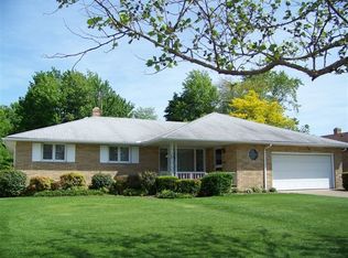 7457 Pinewood Dr, Middleburg Heights, OH 44130