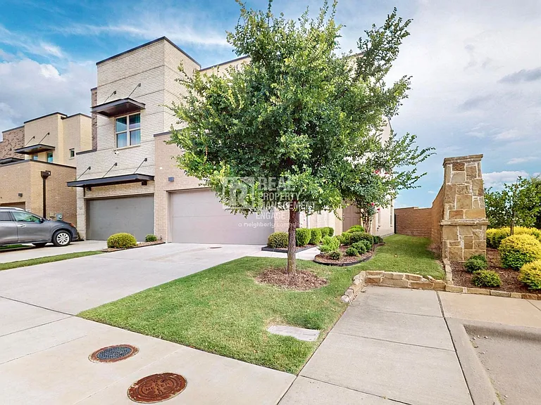 1077 Maverick Dr — Photo 3